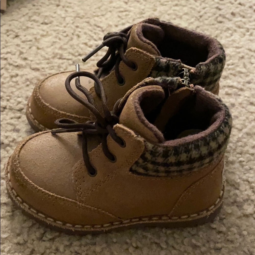 Kids brown UGG boots